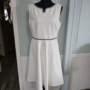 Elegant White Sleeveless Dress